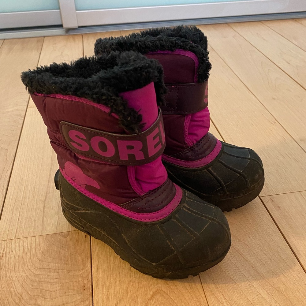 Sorel Snow Commander Boot Fuchsia and Black Children’s  Size 9